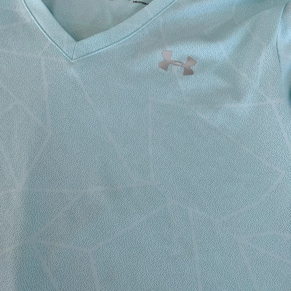 Womens light blue XL under Armour heat gear short sleeved with geometric print - Picture 5 of 5